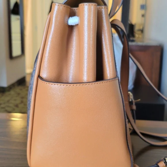 Backpack - Picture 7 of 8